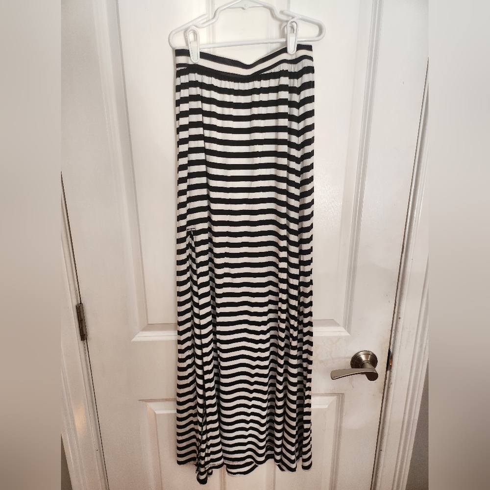 Abercrombie & Fitch White & Black Striped Skirt